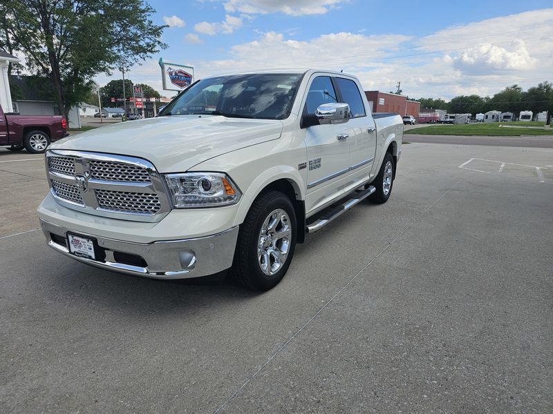 2017 RAM 1500 LaramieImage 4