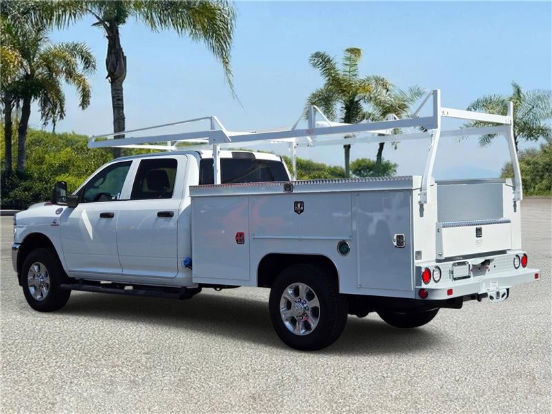 New 2026 RAM 3500 Tradesman Crew Cab Chassis 4x4 60' Ca