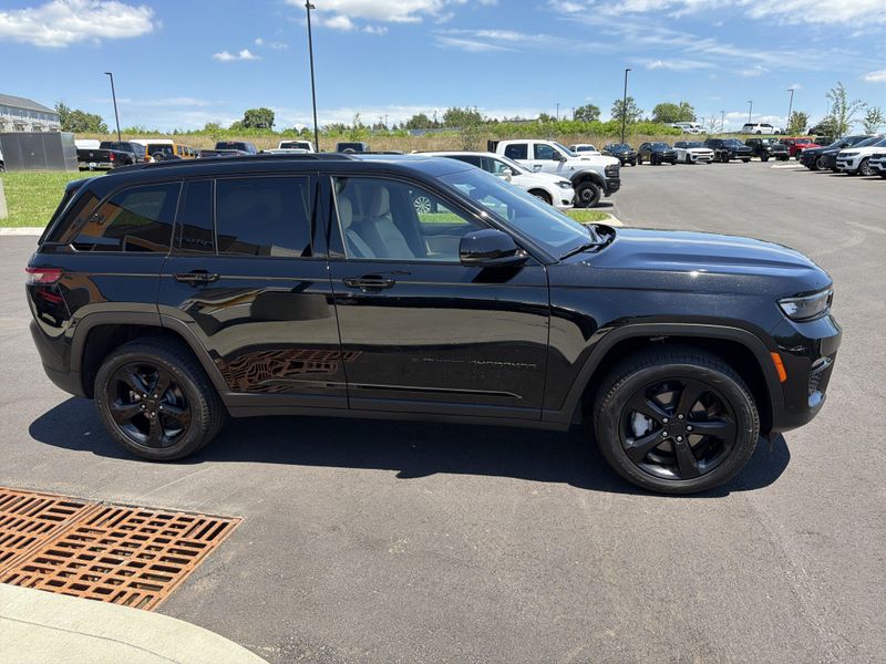 Used 2025 Jeep Grand Cherokee LimitedImage 6