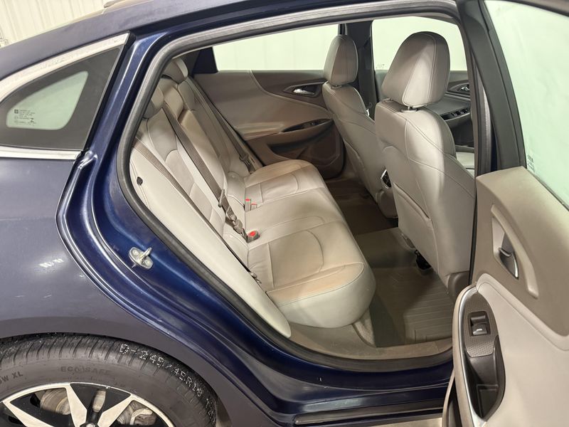 Used 2017 Chevrolet Malibu LTImage 4