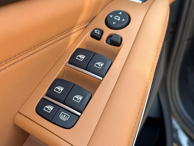 New 2027 BMW X7 xDrive40iImage 16