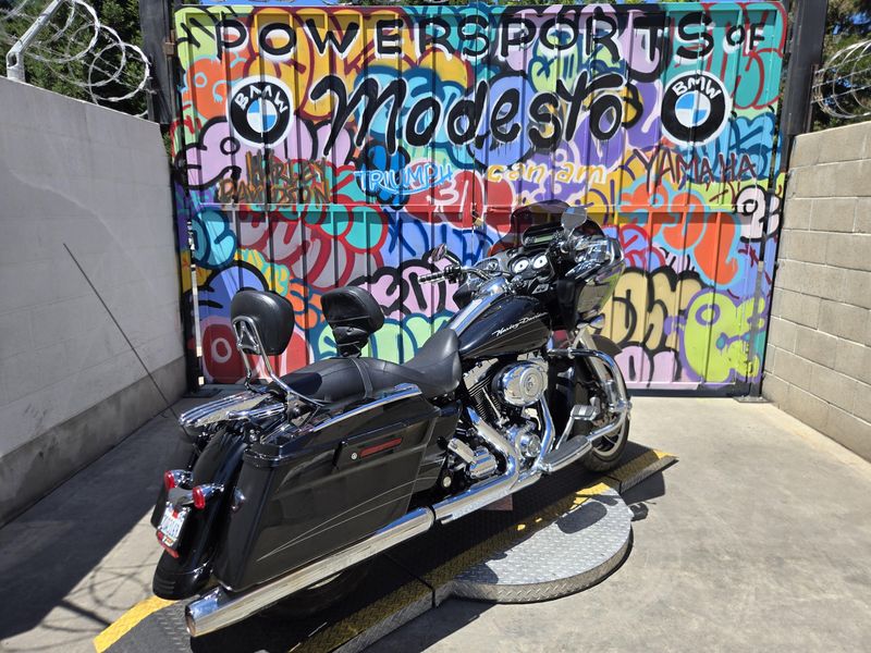 Used 2010 HARLEY ROAD GLIDE CUSTOM Image 5