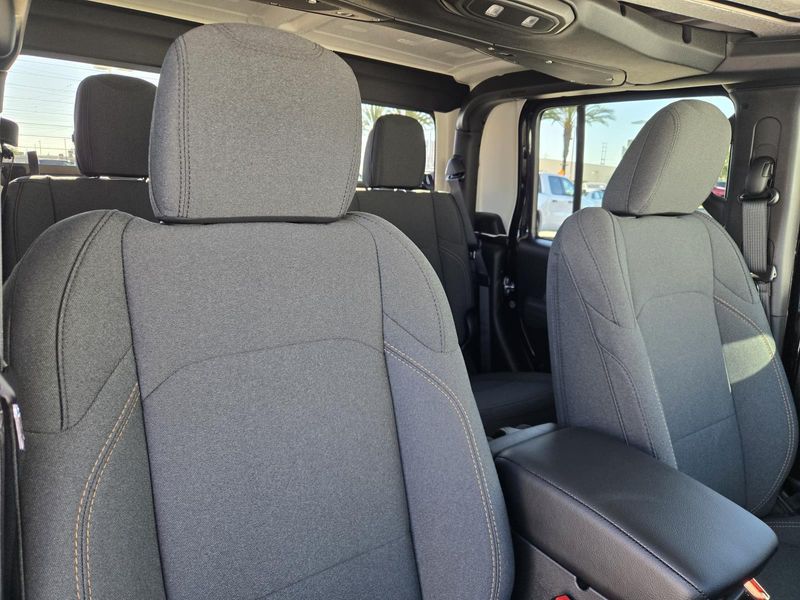 New 2026 Jeep Gladiator Sport S 4x4