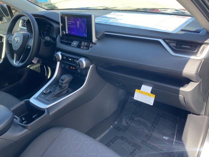 New 2025 Toyota RAV4 Hybrid XLEImage 9
