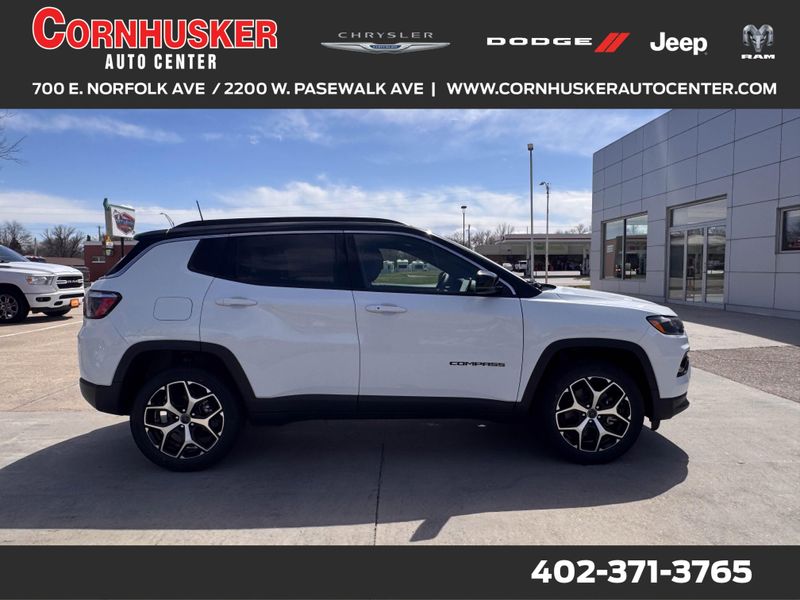 2025 Jeep Compass LimitedImage 1