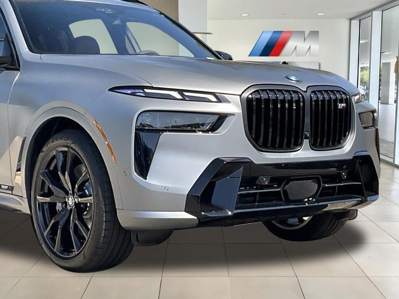 2025 BMW X7 M60iImage 8