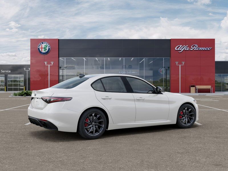 New 2025 Alfa Romeo Giulia AwdImage 21