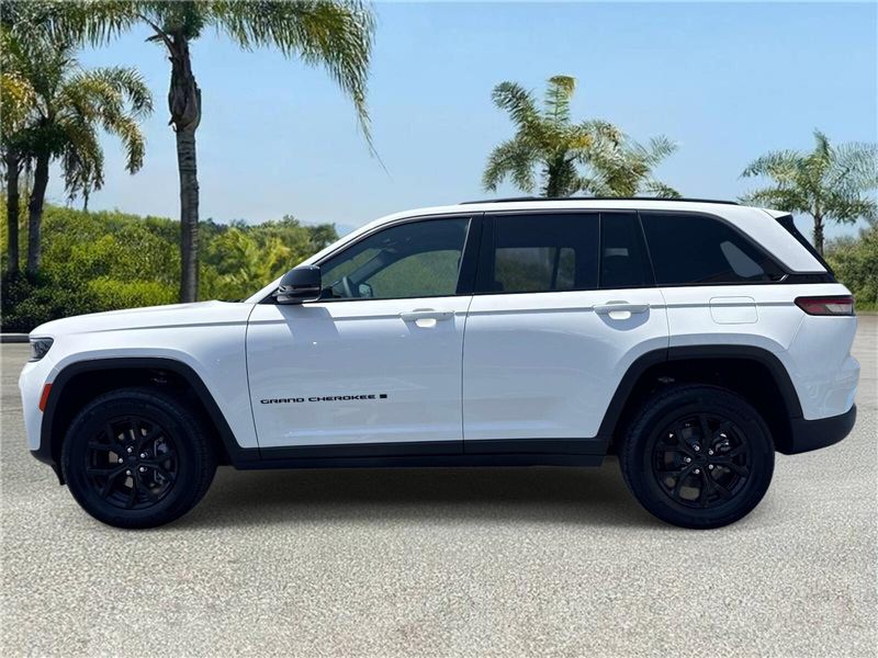 New 2026 Jeep Grand Cherokee Laredo Altitude 4x2