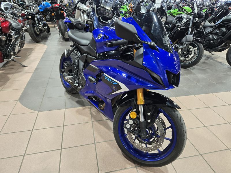 USED 2025 YAMAHA YZF R7 Image 1