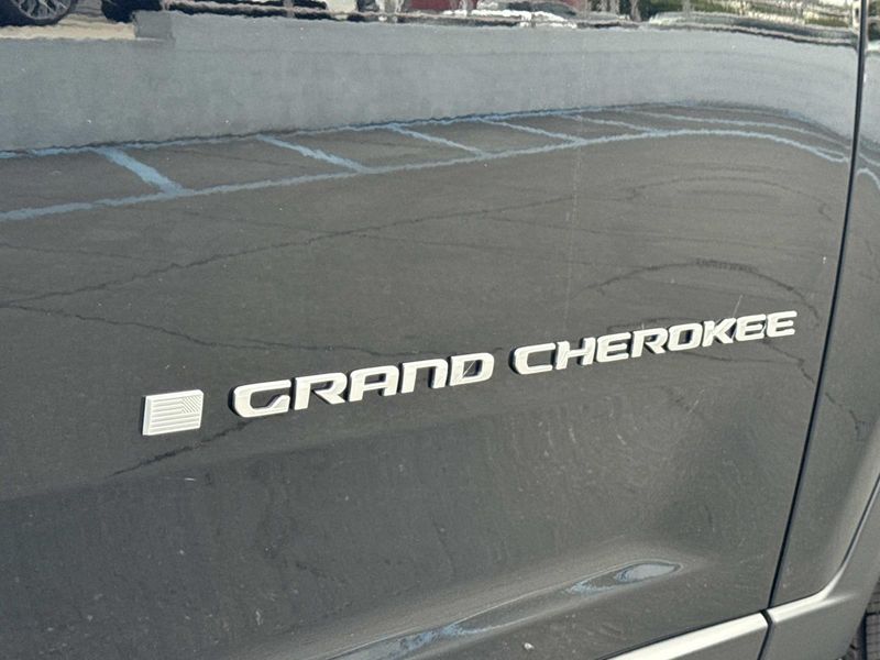 New 2026 Jeep Grand Cherokee Laredo 4x2