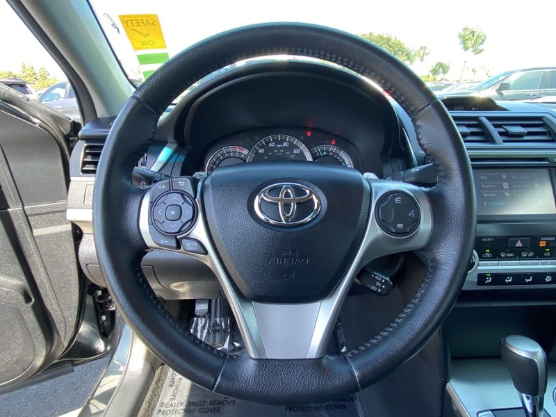 2012 Toyota Camry SEImage 25