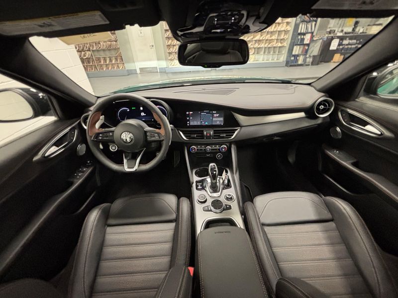 New 2025 Alfa Romeo Giulia Intensa AwdImage 12