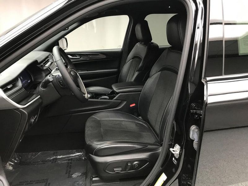 Used 2023 Jeep Grand Cherokee L AltitudeImage 5