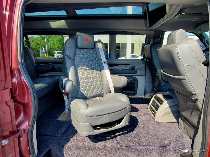 2024 Chevrolet Express Cargo Image 21
