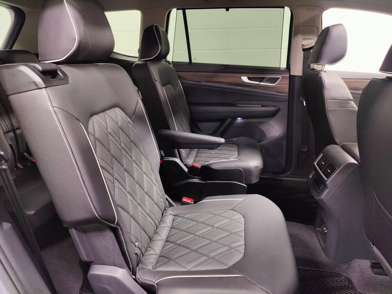 Used 2025 Volkswagen Atlas SEL Premium AWD R-Line w/Sunroof/NavImage 22