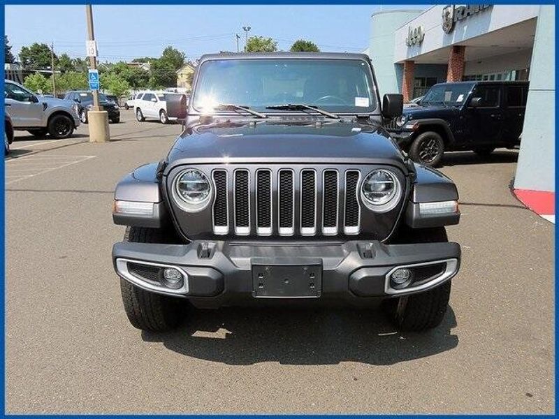 Used 2022 Jeep Wrangler Unlimited SaharaImage 3