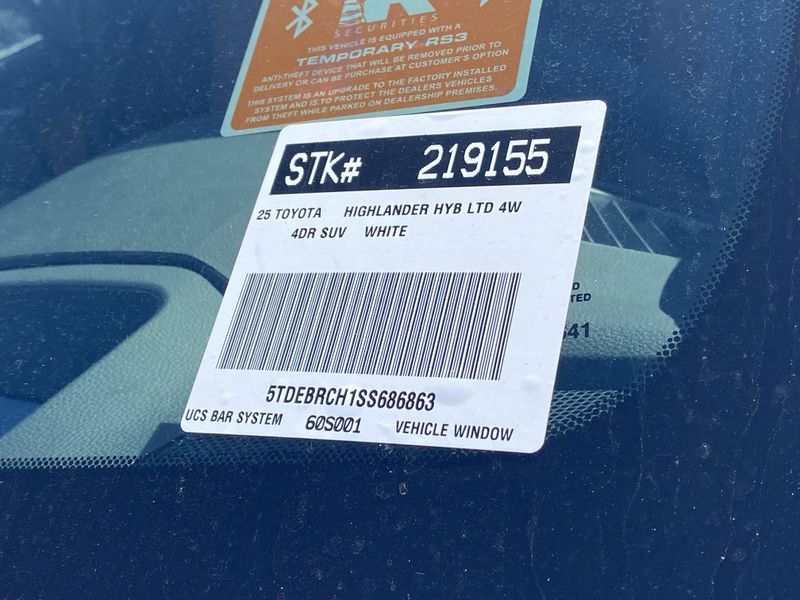 New 2025 Toyota Highlander Hybrid PlatinumImage 21