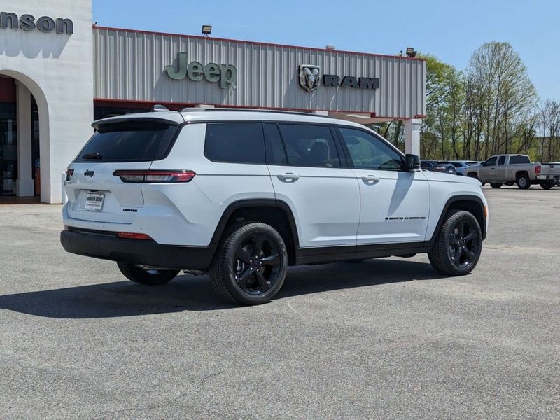 2024 Jeep Grand Cherokee L Limited 4x2Image 3