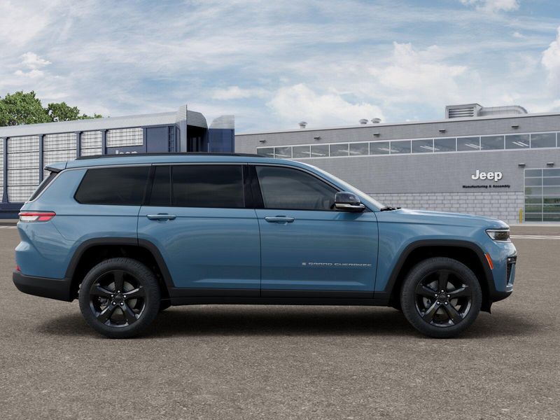 New 2026 Jeep Grand Cherokee L Limited 4x4Image 12