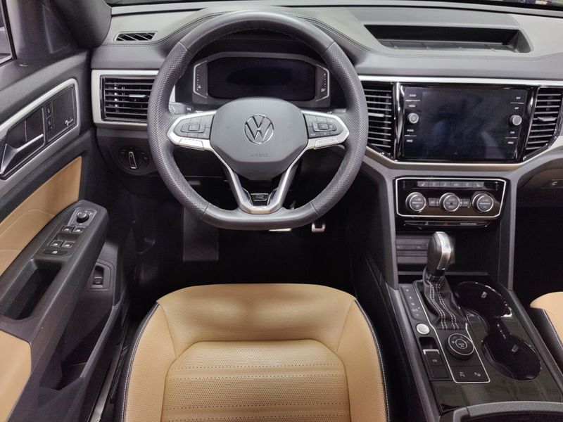 2023 Volkswagen Atlas Cross Sport V6 AWD SEL Premium R-LineImage 27