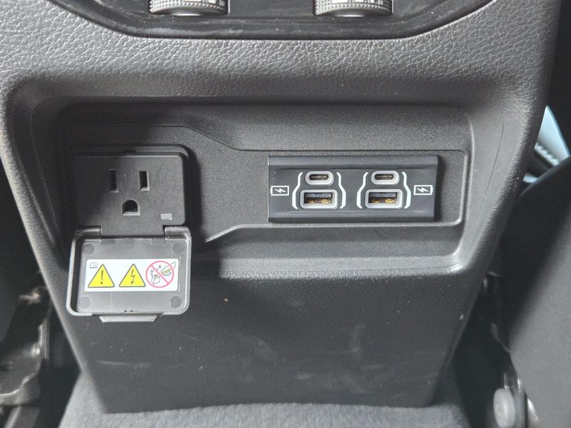 Used 2023 Jeep Grand Cherokee Altitude 4x4