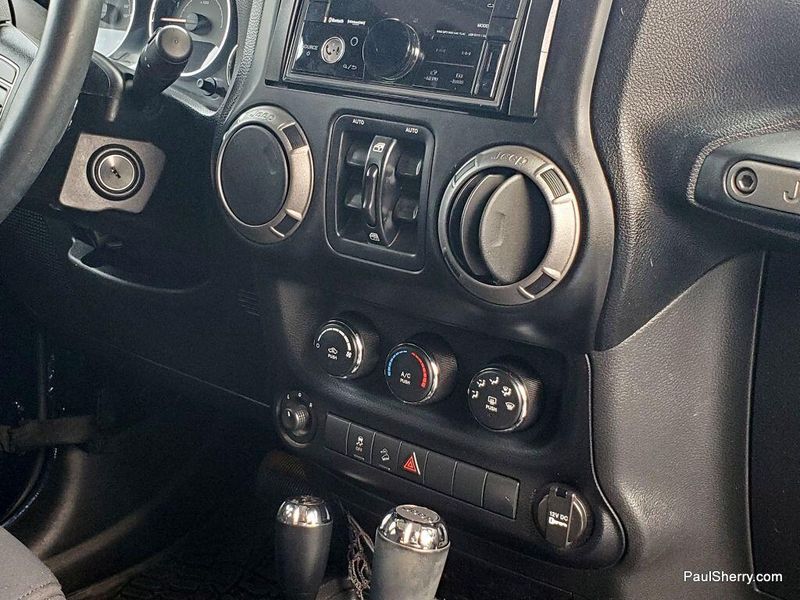 2013 Jeep Wrangler Unlimited SportImage 17