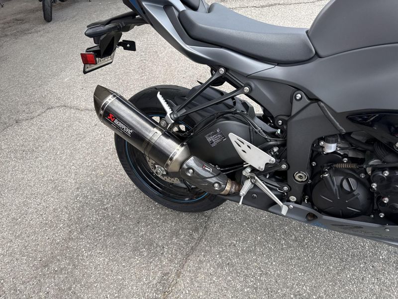 Used 2025 Kawasaki NINJA ZX-6R Image 16