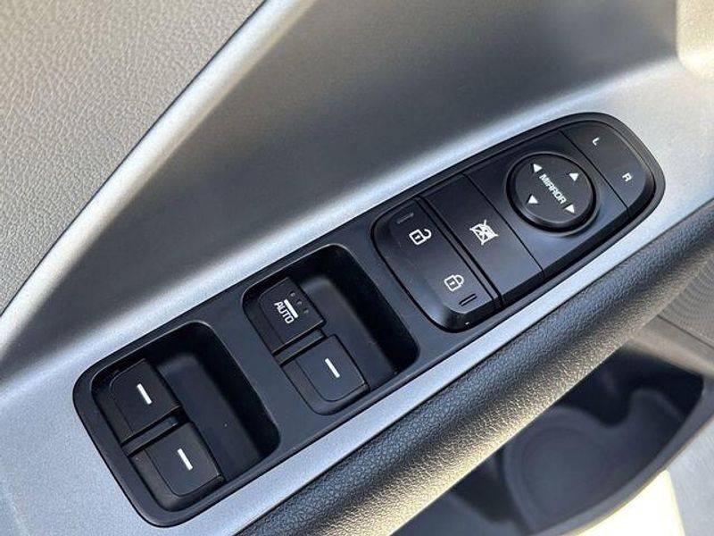 Used 2019 Kia Niro Plug-In Hybrid LXImage 20