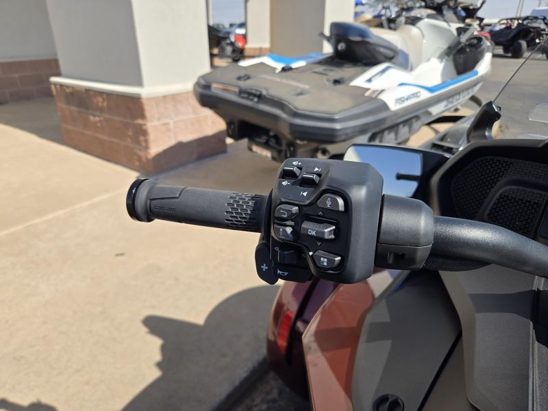 NEW 2026 CAN-AM SPYDER F3 LIMITED SPECIAL SERIES Image 17