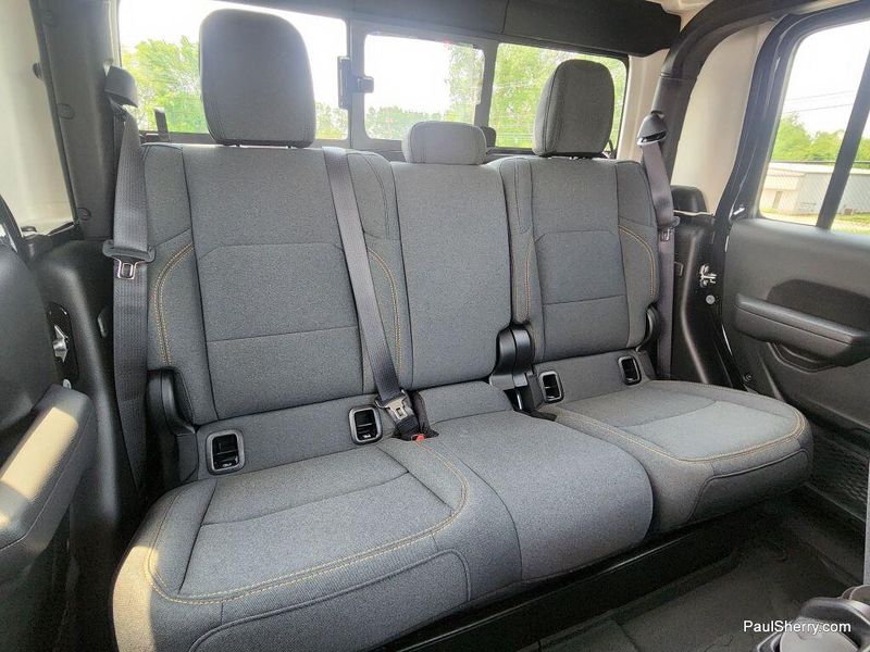 New 2025 Jeep Gladiator Willys 4x4