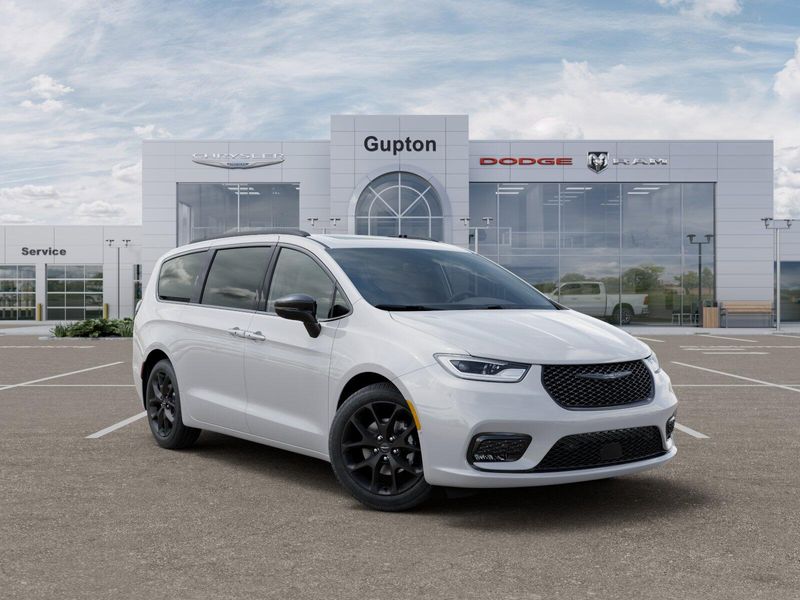 New 2026 Chrysler Pacifica LimitedImage 36