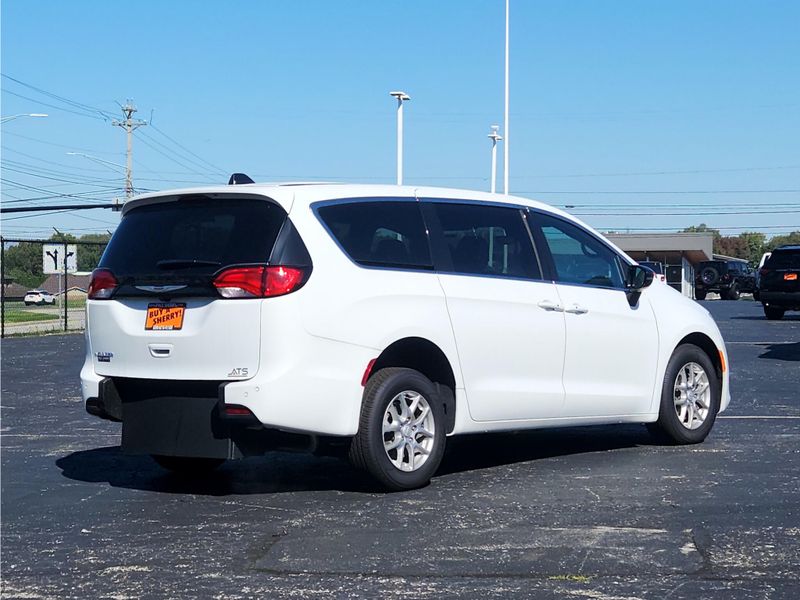 New 2026 Chrysler Voyager Lx