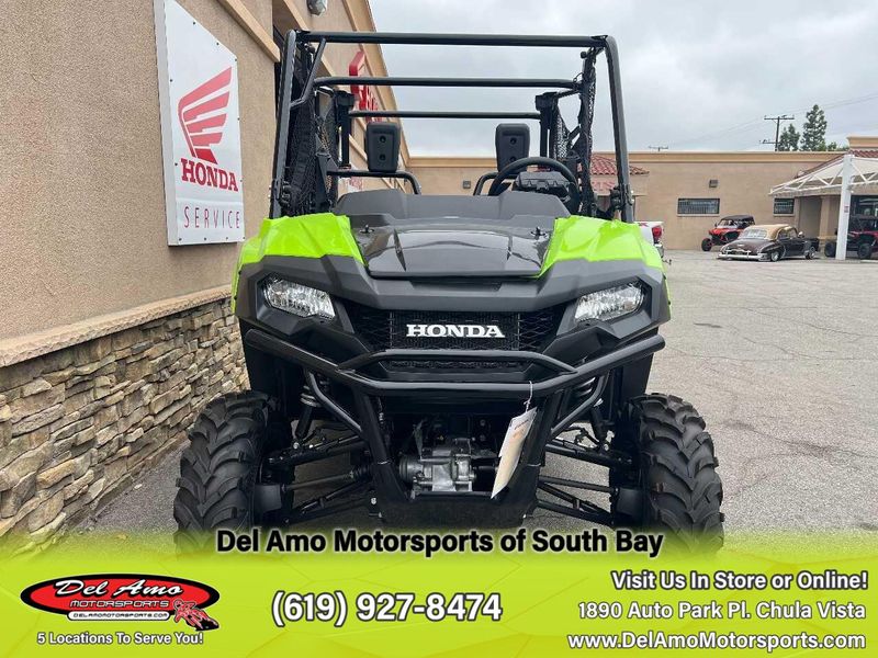 2024 Honda SXS700M4DLR  in a KRYPTON GREEN exterior color. Del Amo Motorsports of South Bay (619) 547-1937 delamomotorsports.com 