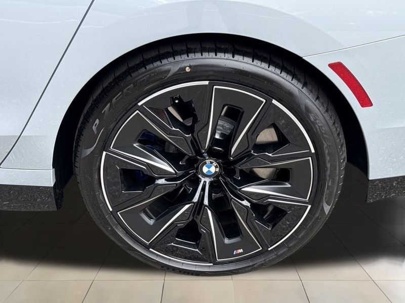 2025 BMW 7 Series 760i xDriveImage 17