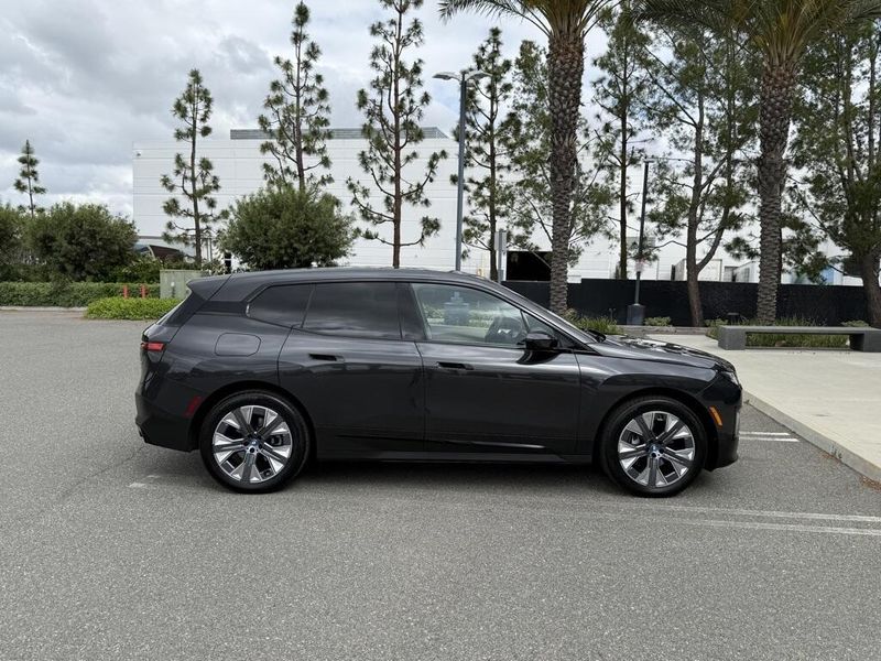 2025 BMW iX xDrive50Image 5