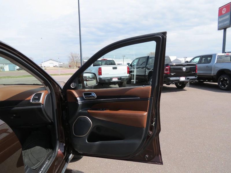 2015 Jeep Grand Cherokee Summit 4x4 4dr SUVImage 24