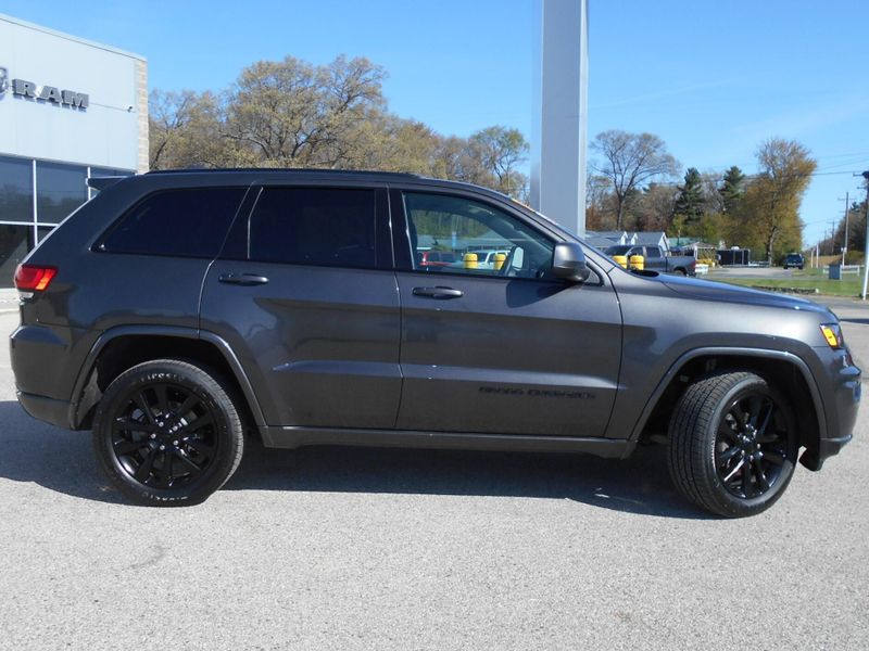 2018 Jeep Grand Cherokee AltitudeImage 32
