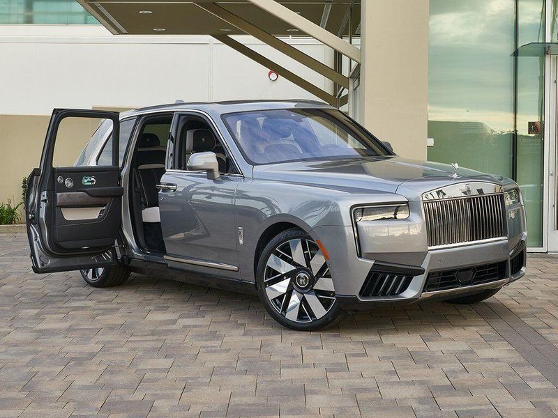 New 2026 Rolls-Royce Cullinan Image 6