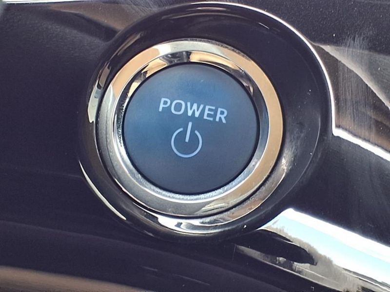 Used 2020 Toyota Prius LEImage 6