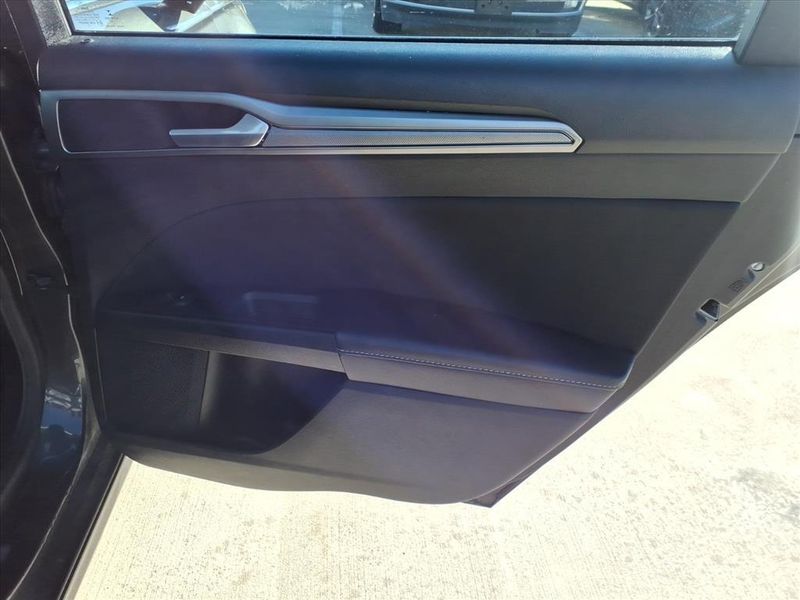 Used 2019 Ford Fusion SEImage 10