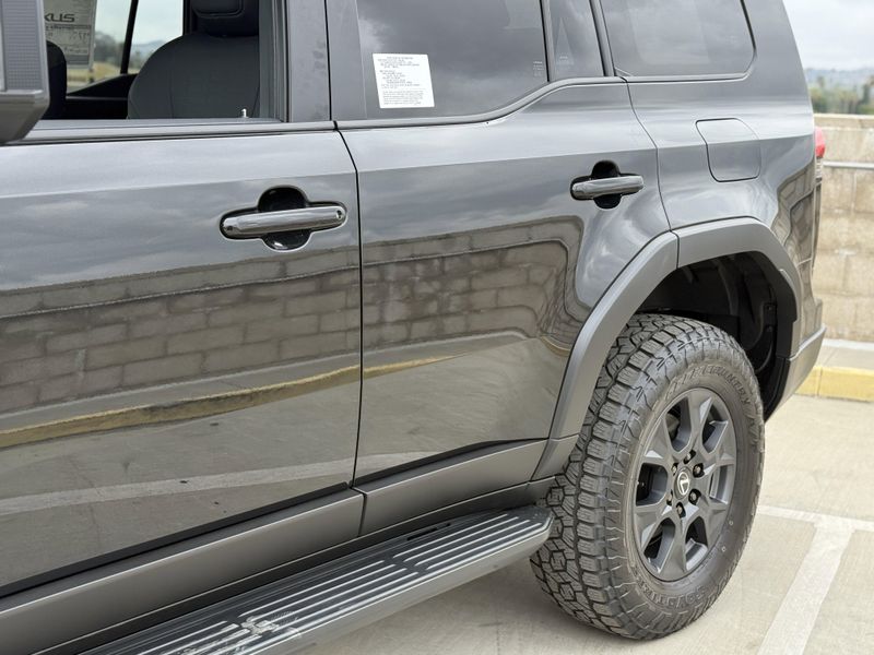 2025 Lexus GX Image 9