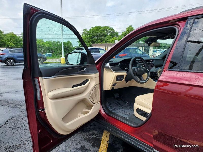 2025 Jeep Grand Cherokee L Limited 4x4Image 19