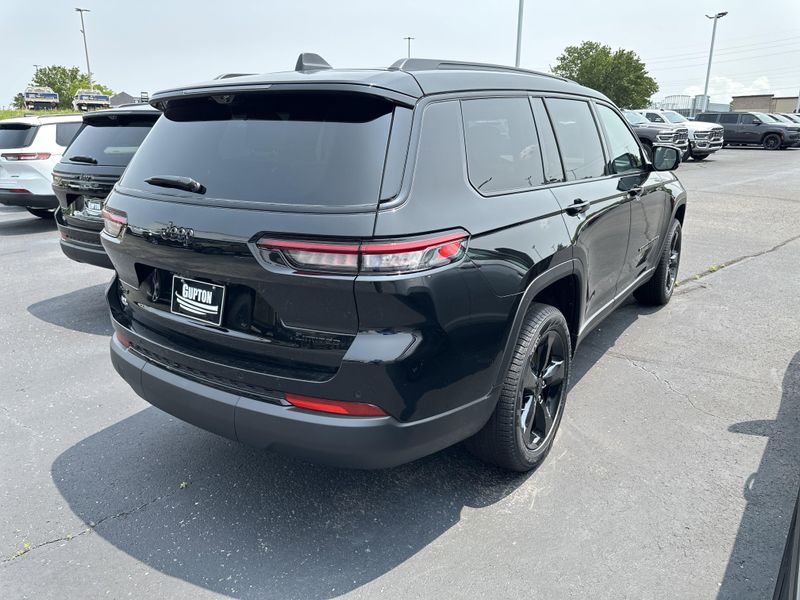 New 2025 Jeep Grand Cherokee L Limited 4x4Image 7