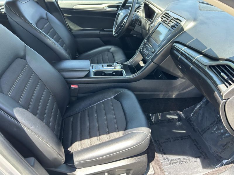 Used 2017 Ford Fusion SEImage 10