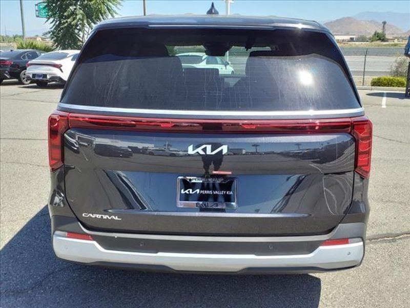 2025 Kia Carnival LXImage 5