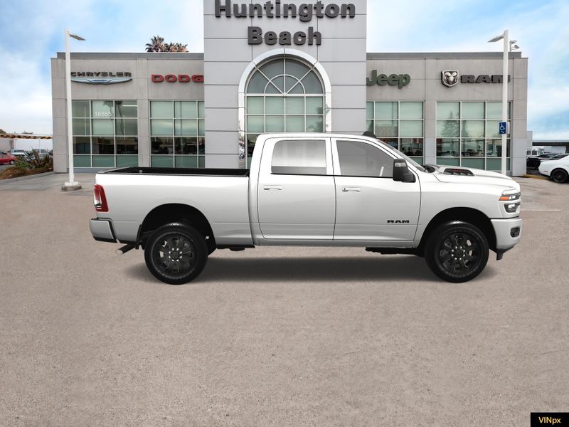 2025 RAM 3500 Laramie Crew Cab 4x4Image 9