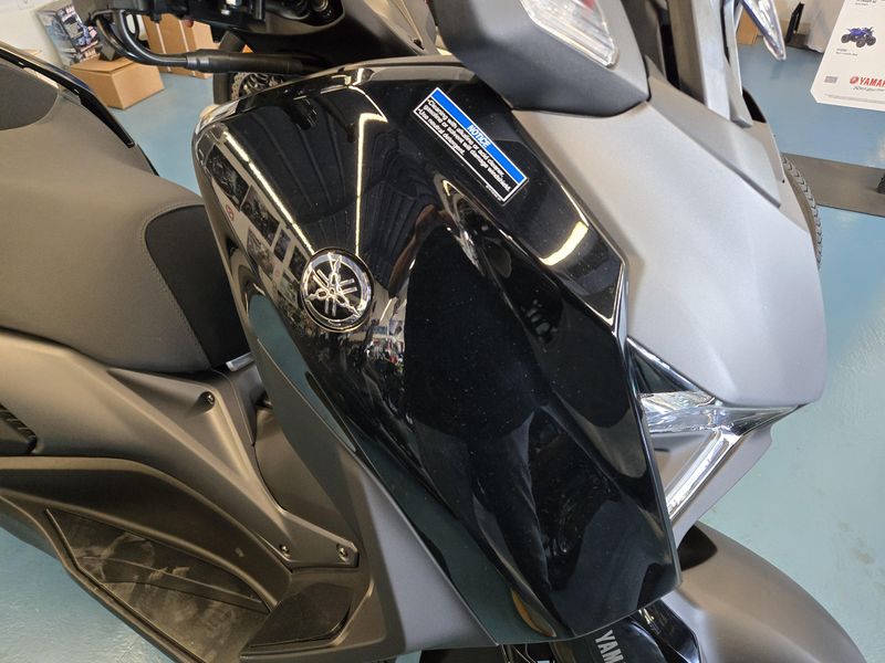 2025 Yamaha XMAX MIDNIGHT BLACK Image 12