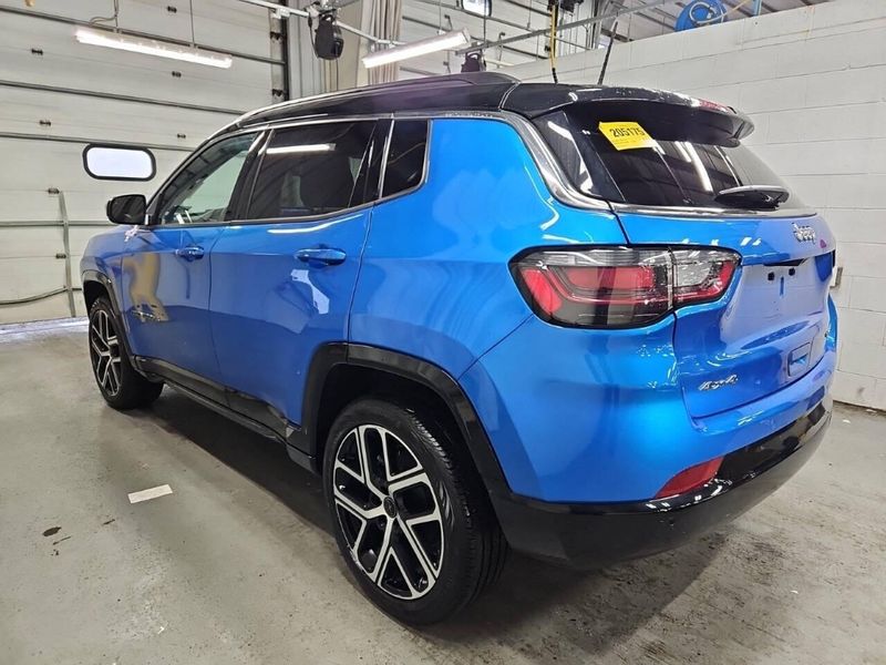 Used 2025 Jeep Compass Limited 4x4 4dr SUVImage 2