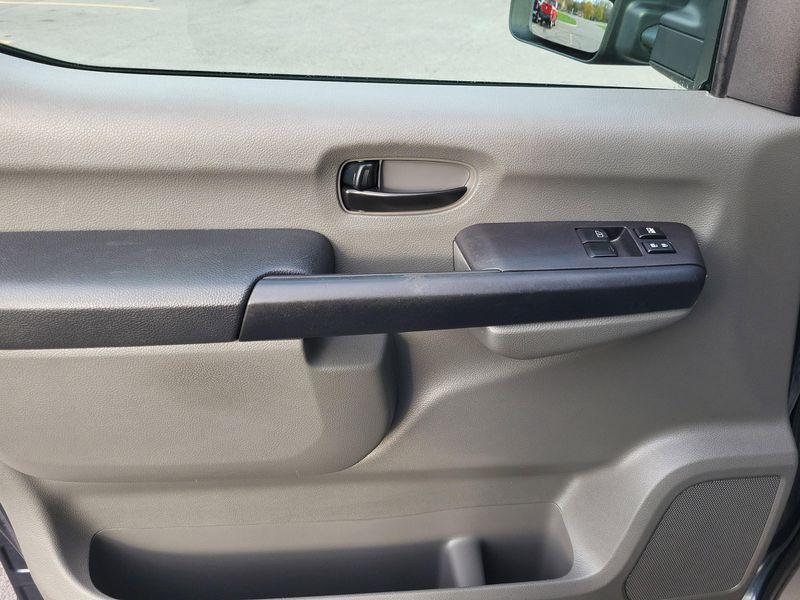 2017 Nissan NV3500 photo 3