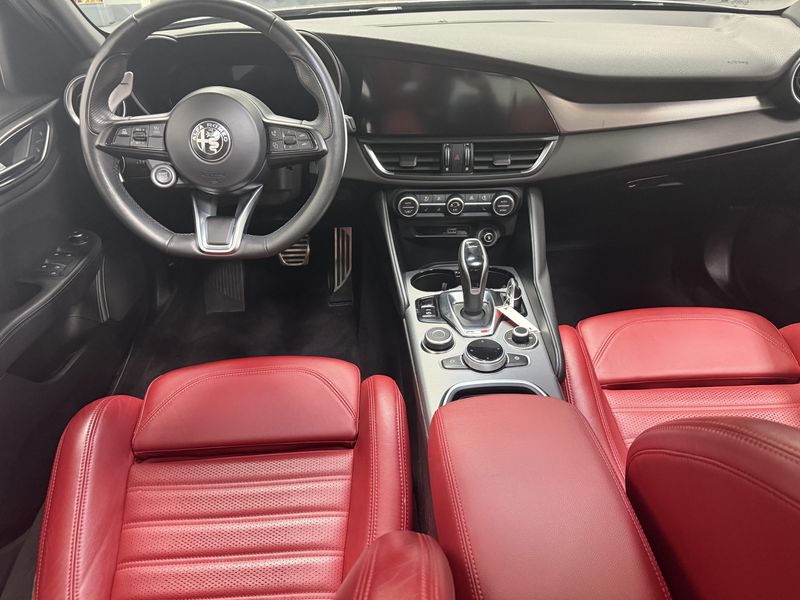 Used 2024 Alfa Romeo Giulia Veloce AWD w/Sunroof & NavImage 14